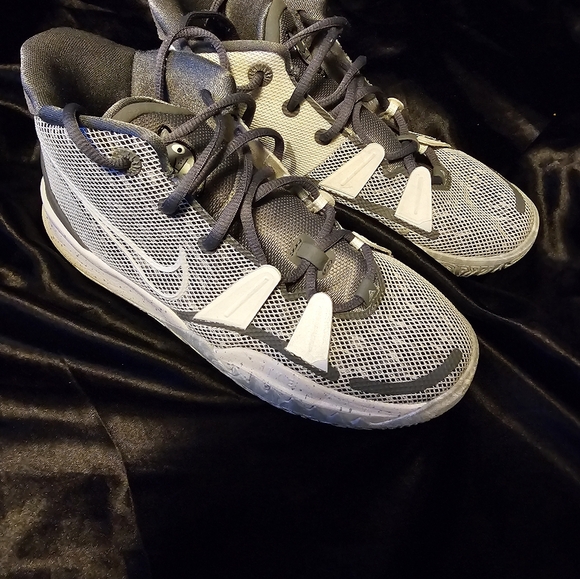 Nike™ Kyrie Irving 7 SE (GS) Basketball Shoes Sz 6Y Gray CHIP - Picture 3 of 10